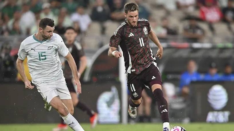 Javier Aguirre habla sobre la falta de gol de Santi Giménez: “Son rachas, no está desesperado”