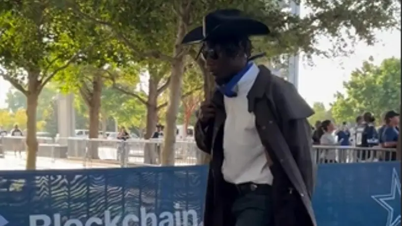 ¡Autentico vaquero! DeMarvion Overshown sorprende con su atuendo para juego de Dallas