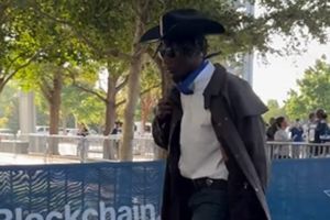 ¡Autentico vaquero! DeMarvion Overshown sorprende con su atuendo para juego de Dallas