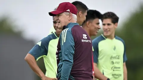 Javier Aguirre destacó al Chino Huerta: "Es un ejemplo como muchos otros"