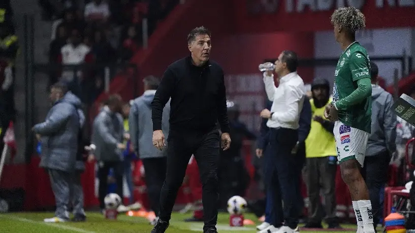 ¿Robo a La Fiera? Árbitro no marca penal al León tras empujón de Bruno Méndez