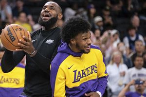 Magic Johnson llena de elogios a Bronny James: “Es un atleta con un espíritu competitivo”