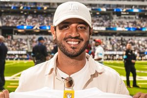 Carlos Vela 'elige bando' en el Rams vs Packers en la NFL