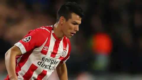 Santiago Giménez y su emotiva despedida a Chucky Lozano: "Te deseo lo mejor"