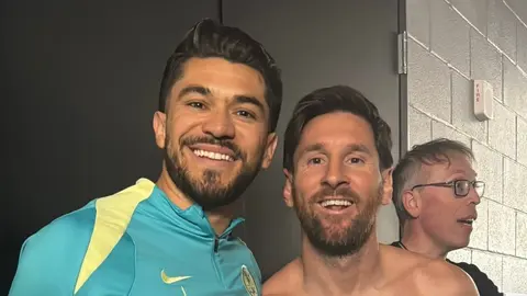 Henry Martín pide ayuda para editar foto con Messi y se desatan los memes en redes