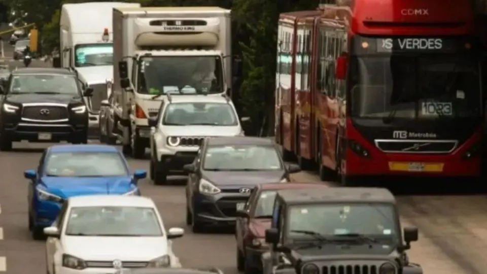 Hoy NO circula: ¿Qué autos descansan este jueves 12 de diciembre?
