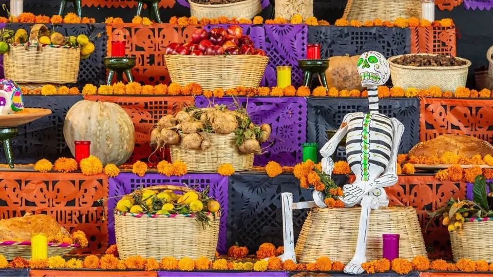 Día de Muertos: ¿Qué debe llevar el altar para recordar a nuestros seres queridos?
