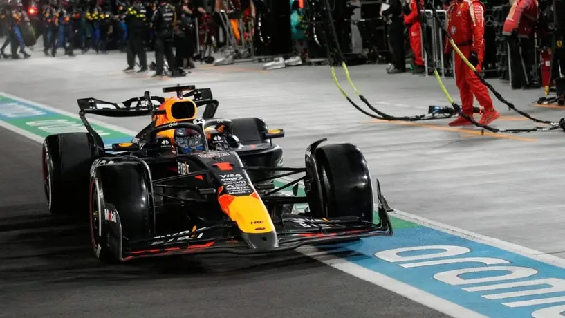 ¡Llegó el cuarto! Verstappen se corona en el Gran Premio de Las Vegas, pese a victoria de Russell