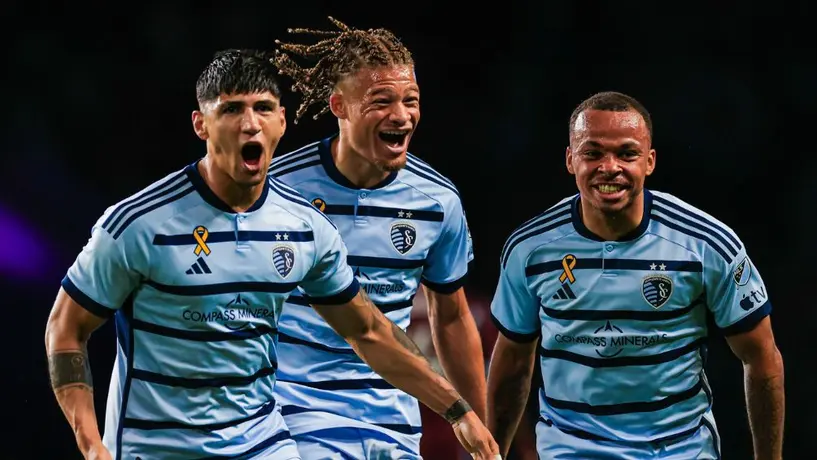 Alan Pulido marca doblete en la MLS en la victoria del Sporting Kansas City