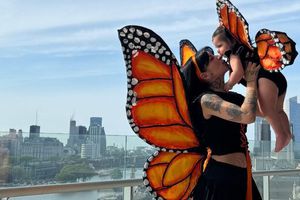 Cazzu comparte fotos con su hija Inti disfrazadas para Halloween