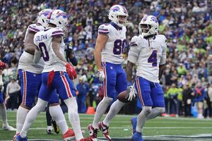 Bills aplastan a los Seahawks para afianzarse en la cima de su división