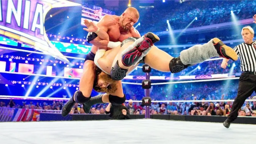 Triple H 'regaña' a los jugadores de Eagles tras fallar un Pedigree en la celebración
