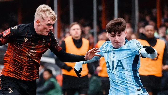Tottenham Hotspur sufre de más para vencer al Tamworth de quinta división inglesa
