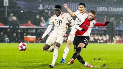 Santiago Giménez tira dardo a la Liga MX: "Te ponen muchas trabas para salir"