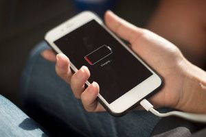 ¿Es malo dejar cargando tu celular toda la noche? Aquí te decimos