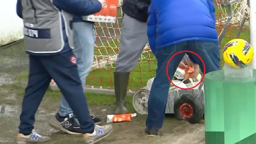 ¡Inaudito! Pintan líneas del campo con leche tras quedarse sin cal en juego de segunda división en Portugal