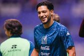 Raúl Jiménez convive y se toma fotos con aficionados tras el México vs Valencia
