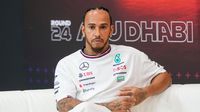 El peculiar mensaje que mandó Lewis Hamilton con sus atuendos en Abu Dhabi