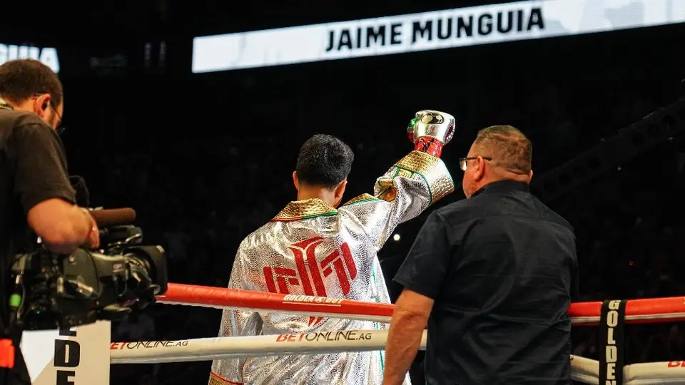 Jaime Munguía termina polémica con emotivo mensaje al réferi 'Don José'