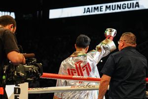 Jaime Munguía termina polémica con emotivo mensaje al réferi 'Don José'