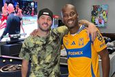 Didier Drogba presume playera de Tigres junto a André-Pierre Gignac