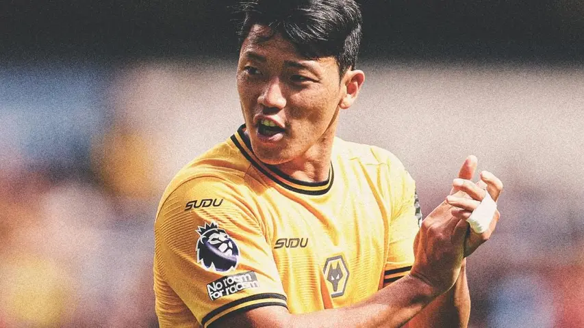 FIFA sanciona a jugador italiano por llamar Jackie Chan a Hwang Hee-Chan | X: @Wolves