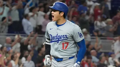 Shohei Ohtani consigue 50 cuadrangulares y 50 bases robadas en su primera temporada con Dodgers