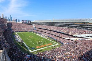 Simone Biles vs Jonathan Owens viven momento romántico sobre el emparrillado