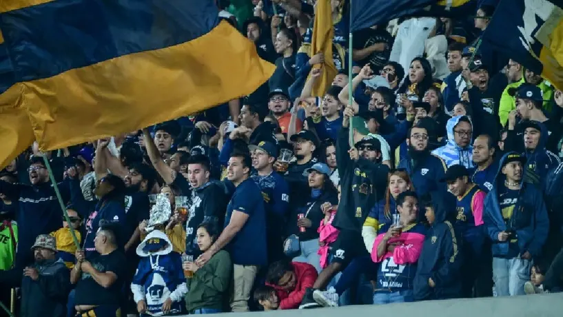Pseudoaficionado de Pumas es vetado tras escupir a seguidores de Cruz Azul