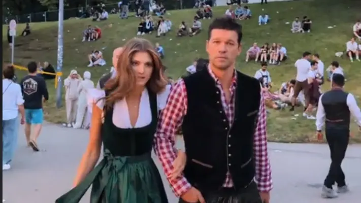 Michael Ballack disfruta del Oktoberfest con atuendo bávaro