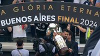 Novak Djokovic presentó el trofeo en la Final de la Copa Libertadores