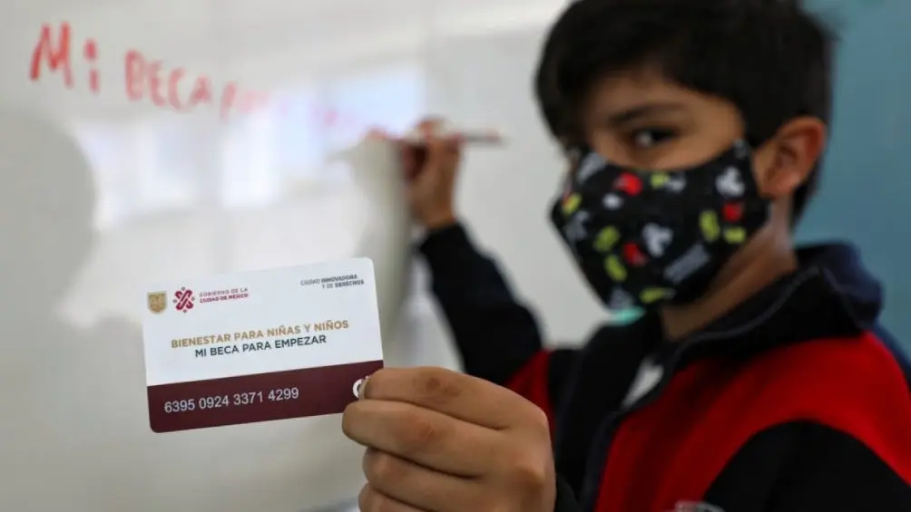Mi Beca para Empezar, es un apoyo integral que reciben estudiantes de educación básica en la Ciudad de México. / Foto especial