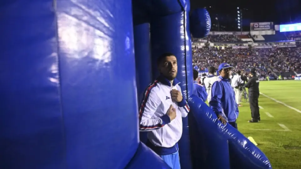 ¡Máquina de vapor! Zona VIP se incendia en el Cruz Azul vs Chivas