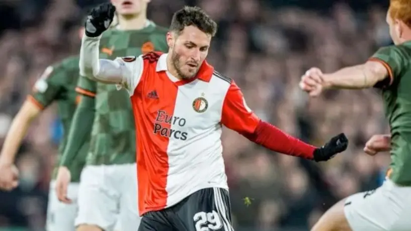 Santiago Giménez tras confirmarse el tiempo de su lesión: "Esto no es nada"