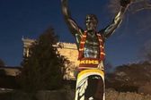 Estatua de Rocky en Filadelfia fue vista con decoración de Washington Commanders