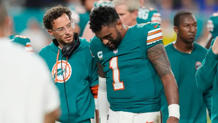 Tua Tagovailova no contempla el retiro de la NFL a pesar de constantes conmociones