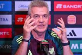 Javier Aguirre confirma titularidad de Santiago Giménez con la Selección Mexicana