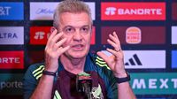 Javier Aguirre confirma titularidad de Santiago Giménez con la Selección Mexicana