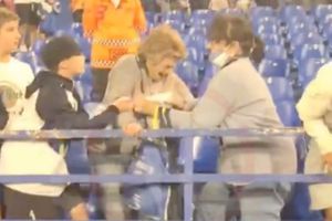 Mujer ‘pelea’ con niño en Argentina por una camiseta de Vélez Sarfield