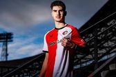 Feyenoord firma competencia de Santi Giménez en el hijo de Robin Van Persie
