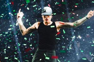 Peso Pluma se enganchó con un chivahermano en uno de sus conciertos