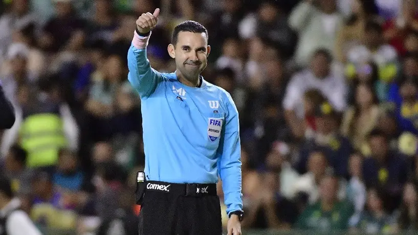 Designan a César Arturo Ramos como árbitro para el Clásico Tapatío de Play-In