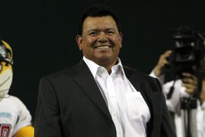Julio César Chávez convoca a sus seguidores a pedir por la salud de Fernando Valenzuela