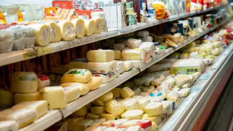 Profeco comparte los pasos clave para diferenciar entre queso real y plástico