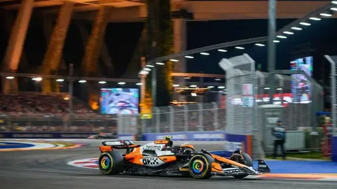 Lando Norris 'aplasta' a Max Verstappen en el GP de Singapur; Checo termina P10
