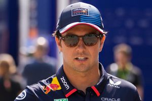 Eddie Jordan se retracta sobre Sergio Pérez: “Todos criticábamos a Checo, pero quizá era Red Bull”