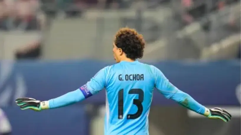 Guillermo Ochoa reaparece en los entrenamientos del AVS de Portugal