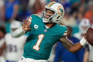 Tua Tagovailoa es colocado en reserva de lesionados por Dolphins tras conmoción cerebral