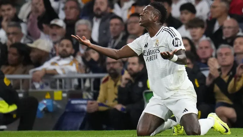 Vinícius defiende a jugadores del Barça tras insultos racistas: “No hay espacio para estos criminales”