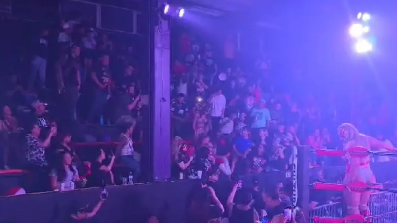 La Hiedra es agredida por pseudoaficionado en pleno evento de lucha libre